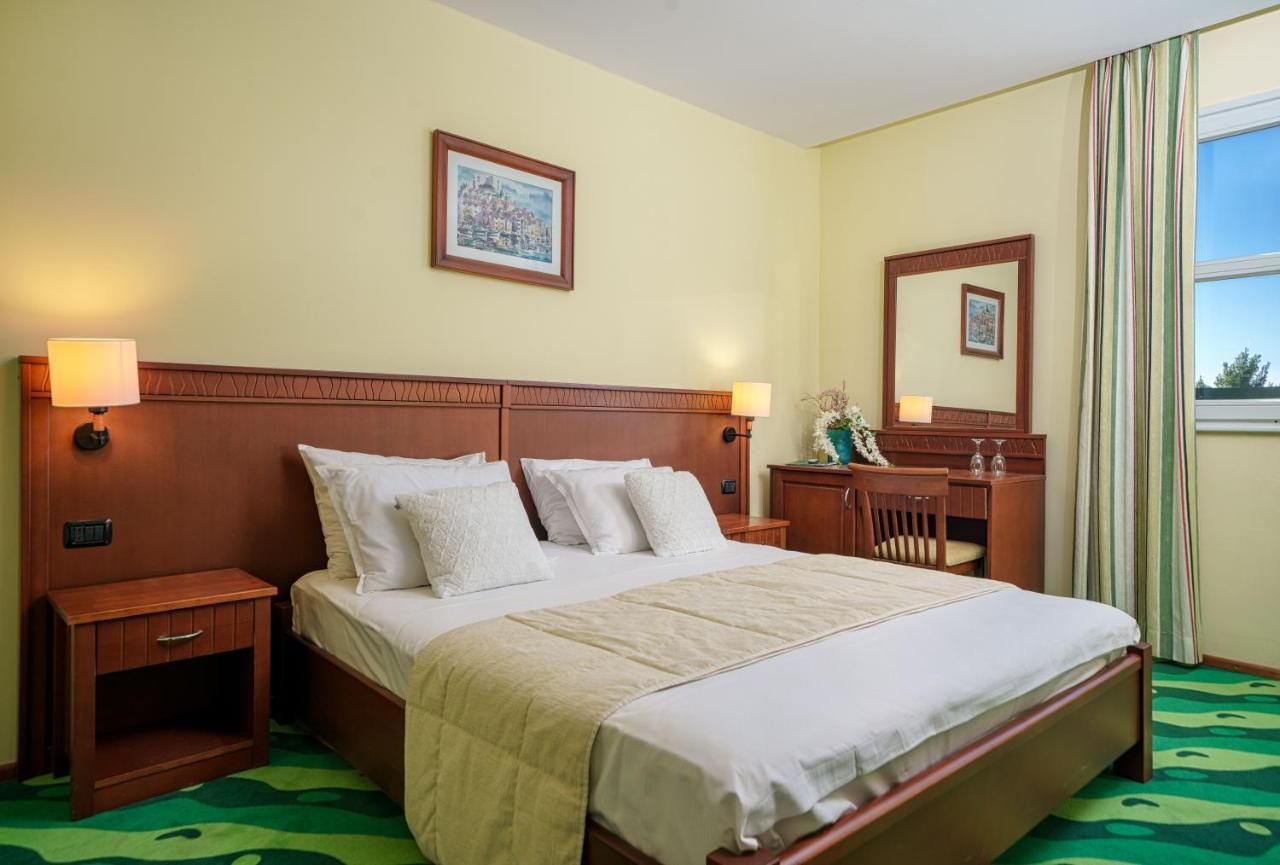 Hotel Vrata Krke Lozovac Bagian luar foto